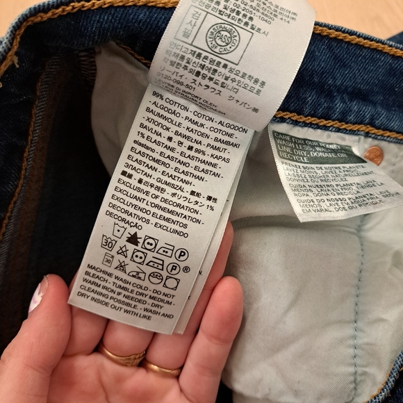 Levi's Medium Wash Distressed Raw Hem Stretchy Ribcage Denim Shorts Size 32 - Picture 6 of 10